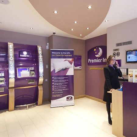 Premier Inn Manchester Bury Eksteriør billede