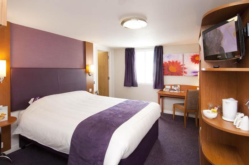 Premier Inn Manchester Bury Eksteriør billede