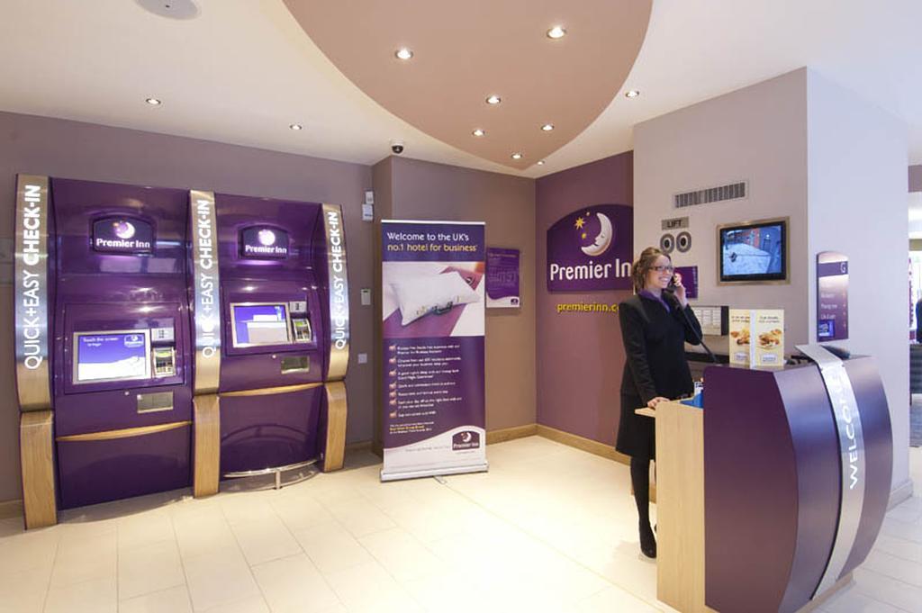 Premier Inn Manchester Bury Eksteriør billede