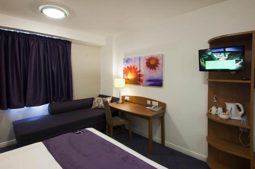 Premier Inn Manchester Bury Eksteriør billede