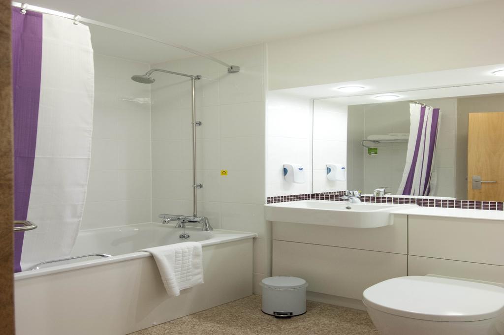 Premier Inn Manchester Bury Eksteriør billede